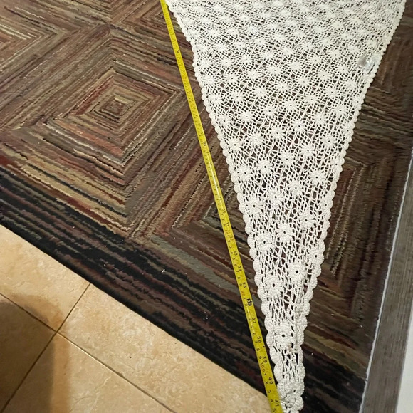 BALLINGER GOLD Vtg Handmade Ivory cotton Crochet 42”x60”Triangle Shawl wrap - Picture 5 of 9
